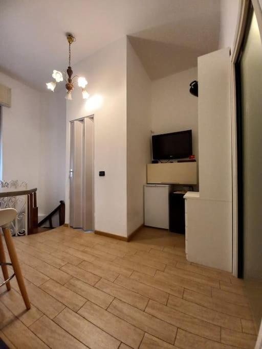 Edith Home Doccia Idromassaggio Milan Bagian luar foto