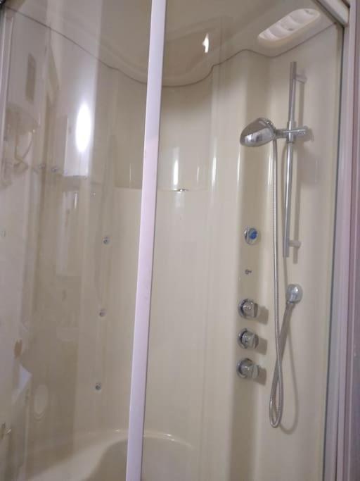 Edith Home Doccia Idromassaggio Milan Bagian luar foto