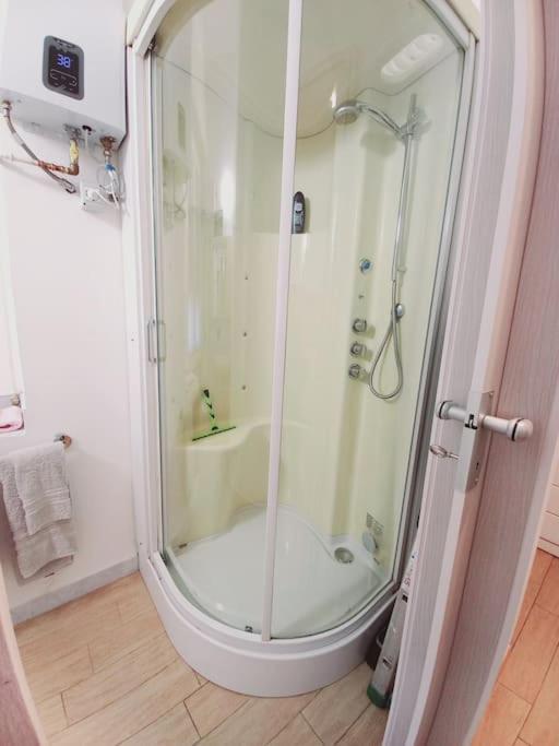 Edith Home Doccia Idromassaggio Milan Bagian luar foto